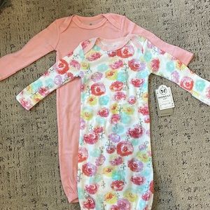 NEW W/ TAG Honest Co. Baby Girl Sleep Gown, size 0-6 mos